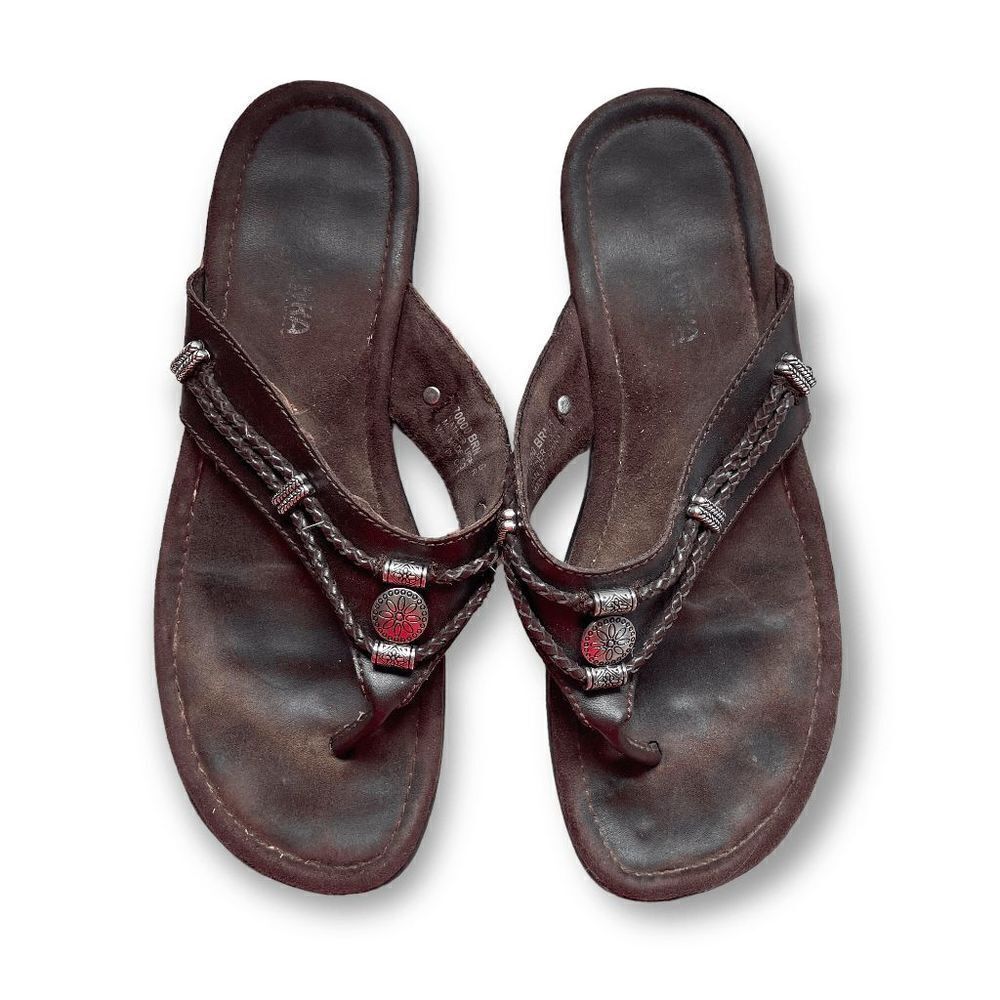 Minnetonka Silverthorne Prism Flip Flops, Brown Leather‎